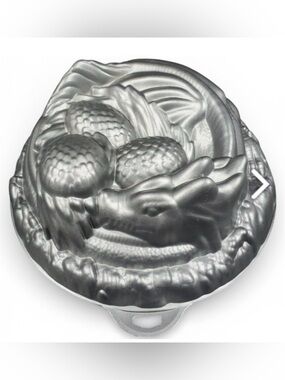 Thinkgeek game of thrones Sleeping Dragon w/Eggs Cake Mold Or Gelatin Mold
